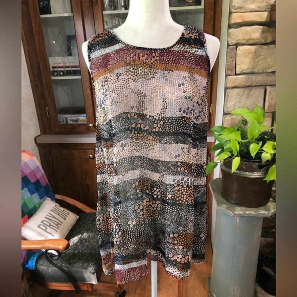 BCBGENERATION SIZE MEDIUM MULTICOLORED PLEATED STRETCHY  TOP EUC